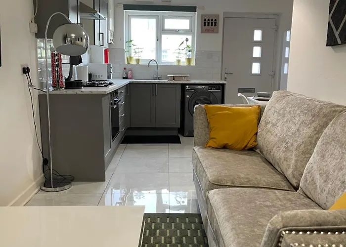The Holloway Haven - 1 Bedroom Apartment - Private Access & Parking - Prime Location Near Oxford City Centre