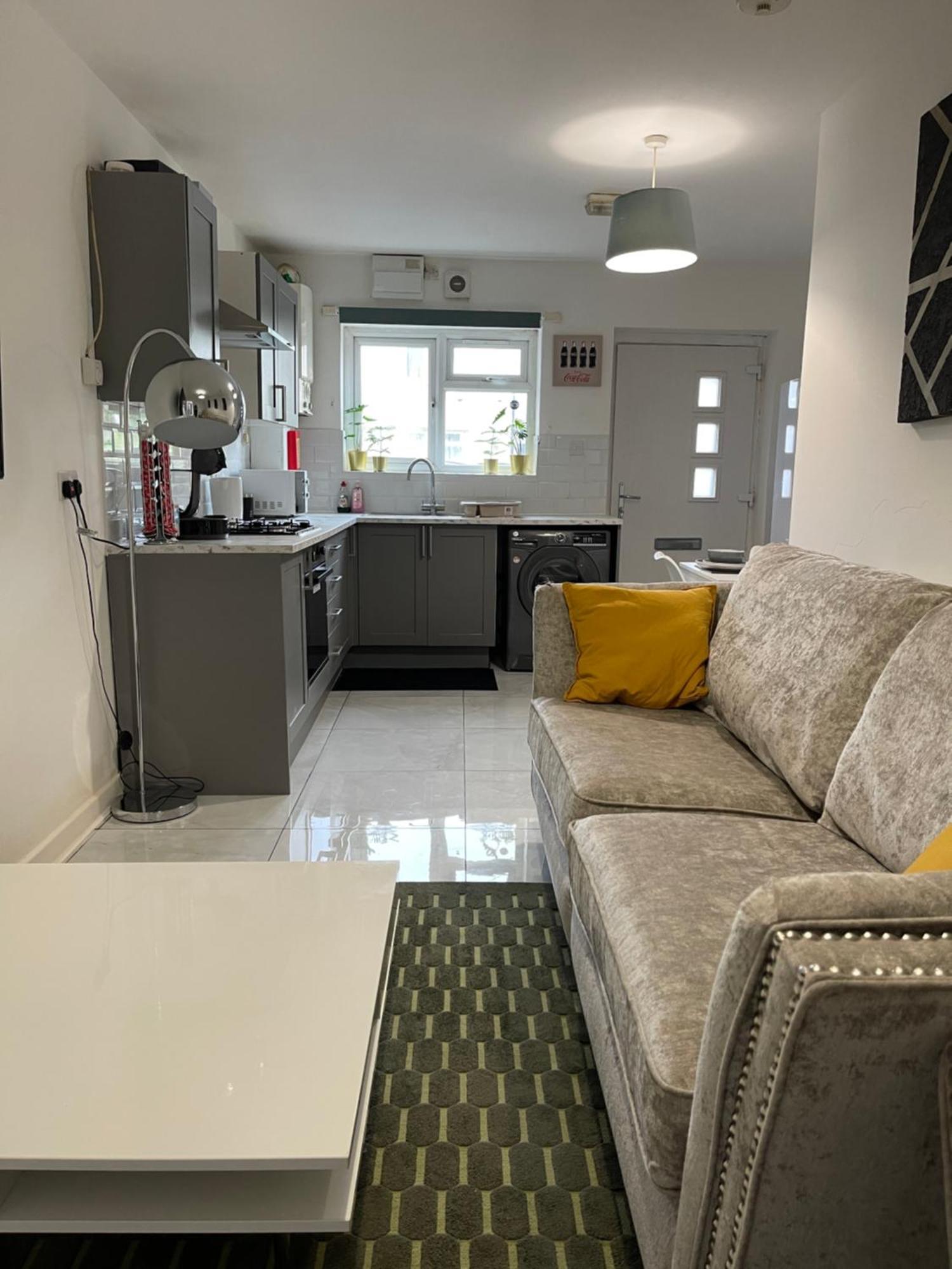 The Holloway Haven - 1 Bedroom - Private Access & Parking - Prime Location Near Centre * Oxford